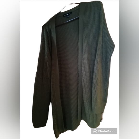 Derek Heart Cardigan Sweater Olive Green with Buttons on the lower back - Picture 1 of 2